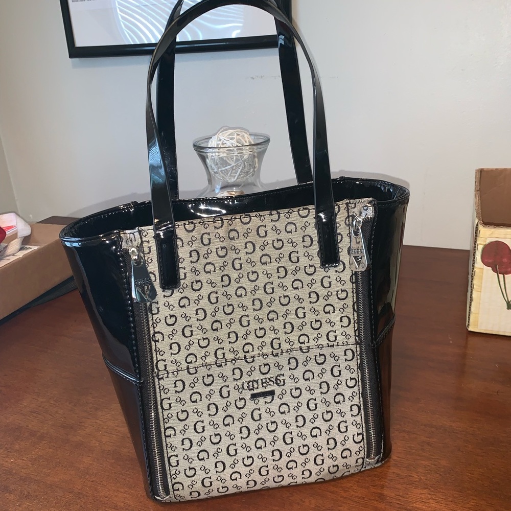 Black and gray Guess handbag (only 1 flaw inside)